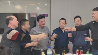 Hef het glas en breng een eerbetoon aan de geest van de ambachtsman, sla de handen ineen en begin samen aan een nieuwe reis